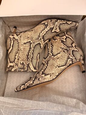 Marc Fisher Snakeskin Pointed Toe Kitten Heel Ankle Boots - Beige & Black